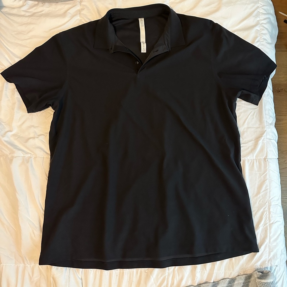 Like new men’s Lululemon black short sleeve polo shirt size XXL